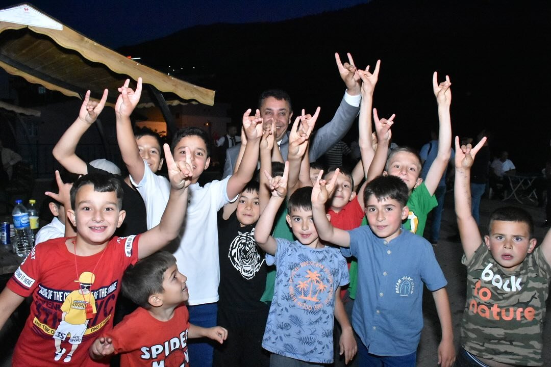 BAŞKANIMIZ, ALEYNA KURT VE DAVUT ŞANLITÜRK ÇİFTİNİN DÜĞÜN TÖRENLERİNE KATILDI