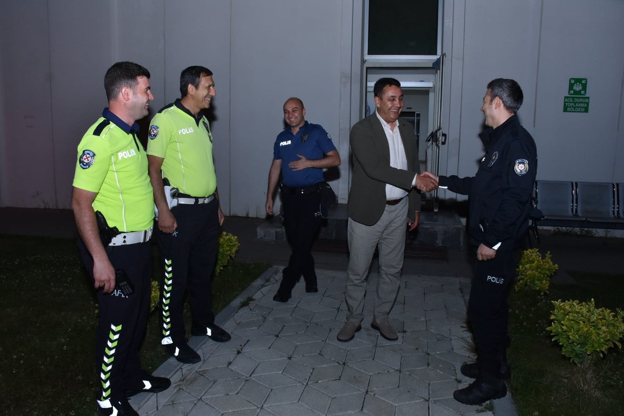 BAŞKANIMIZDAN, POLİSLERİMİZLE BAYRAMLAŞMA