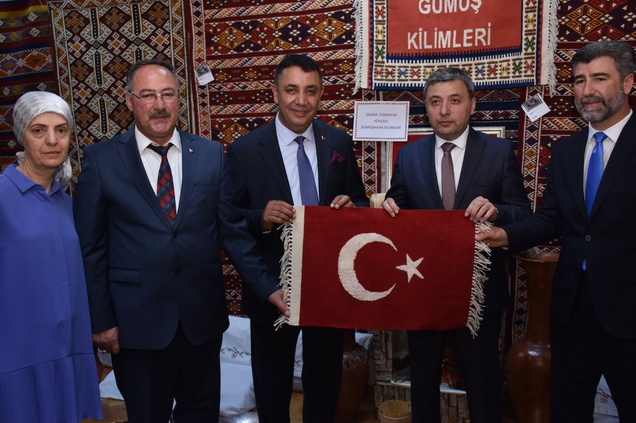 BAŞKANIMIZ, HALK EĞİTİMİ MERKEZİ YIL SONU SERGİSİ AÇILIŞINA KATILDI