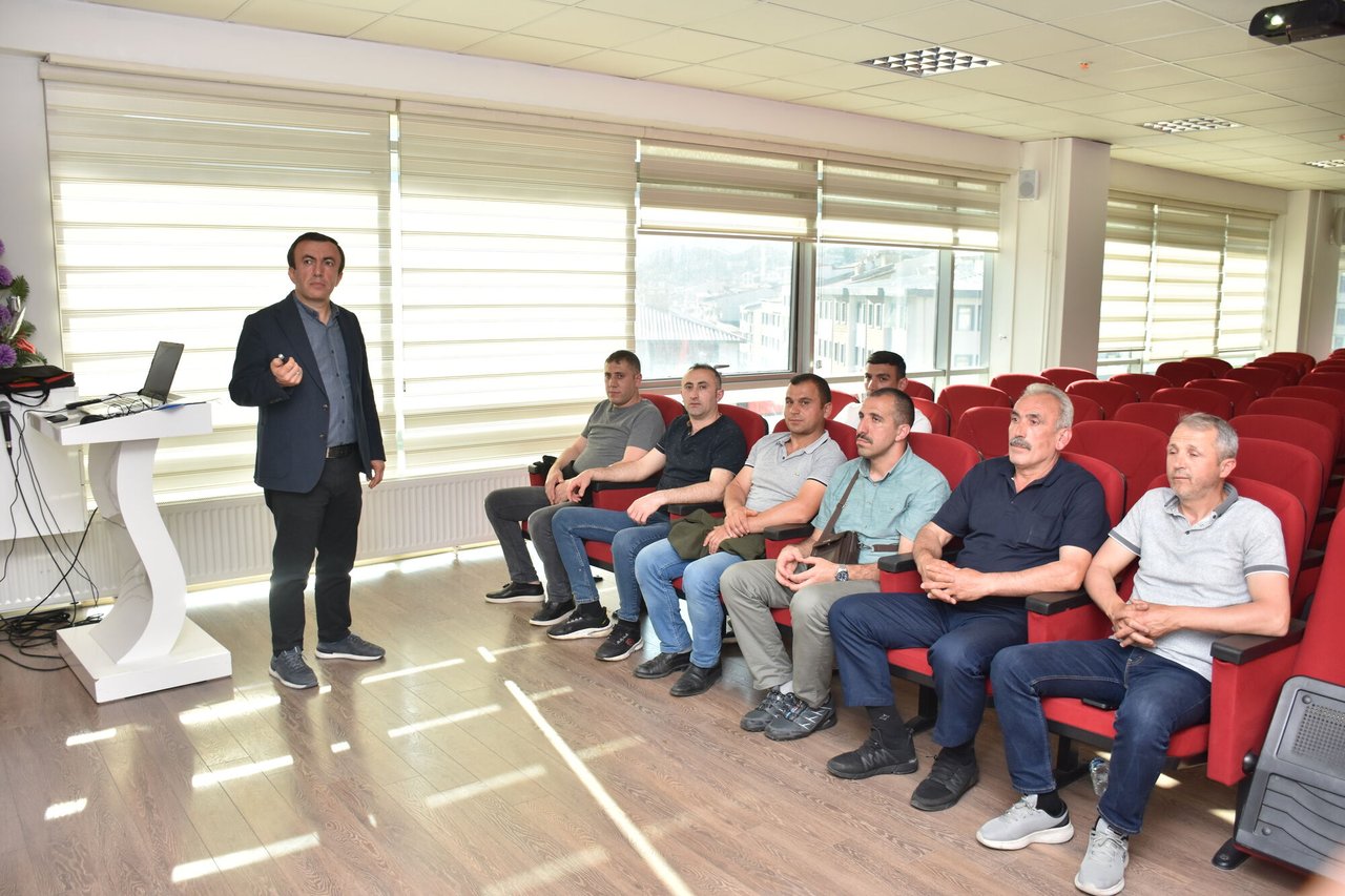 BELEDİYEMİZ İLE HALK EĞİTİM MERKEZİ İŞ BİRLİĞİYLE ‘KURBAN KESİM ELEMANI’ KURSU AÇILDI