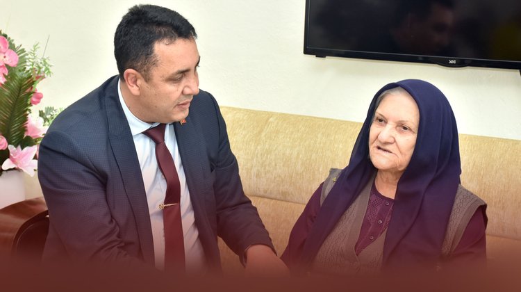 BAŞKANIMIZ ANNELER GÜNÜ’NDE ŞEHİT ANNESİ EMİNE ERKAN’I ZİYARET ETTİ