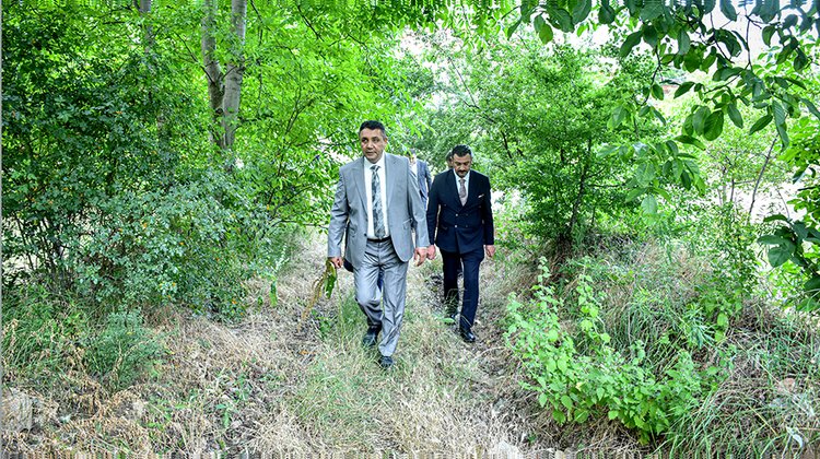 BAŞKANIMIZ, BAĞLARBAŞI MAHALLESİ, ÇEVRE YOLUNU HARŞİT ÇAYI’NA BAĞLAYAN KURU DERE ÜZERİNDE İNCELEME YAPTI