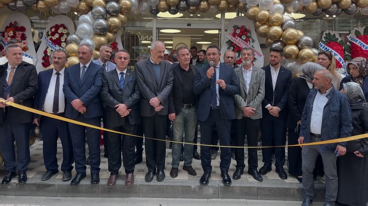 BAŞKANIMIZ, BELLA WOMEN MAĞAZASININ AÇILIŞ PROGRAMINA KATILDI