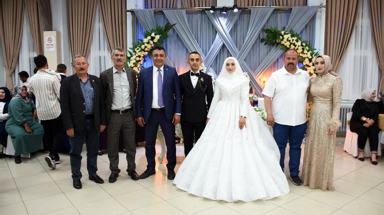 BAŞKANIMIZ, ESRA COŞKUN İLE CÜNEYT ATA KARDEŞLERİMİZİN DÜĞÜN MERASİMLERİNE KATILIM SAĞLADI