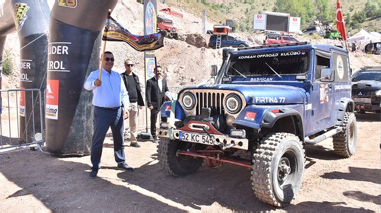BAŞKANIMIZ, GÜMÜŞHANE OFF-ROAD KULÜBÜNÜN (GÜMOFF) DÜZENLEDİĞİ OFF-ROAD YARIŞLARININ STARTINI VERDİ