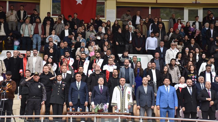 BAŞKANIMIZ, GÜMÜŞHANE ÜNİVERSİTESİ MEZUNİYET TÖRENİ’NE KATILDI