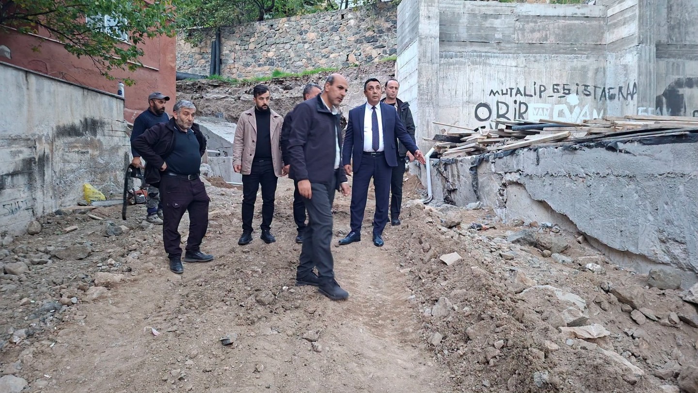BAŞKANIMIZ, HASANBEY MAHALLEMİZDE SÜRDÜRÜLEN ÇALIŞMALARI YERİNDE İNCELEDİ