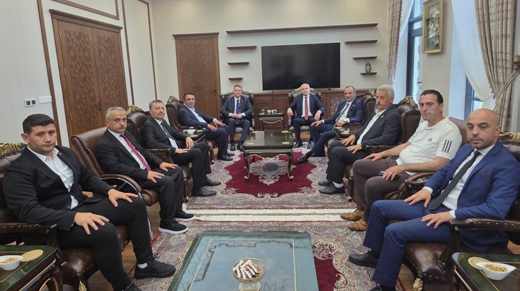 BAŞKANIMIZ, HEMŞEHRİMİZ SÜRMENE KAYMAKAMI SAYIN MEHMET ALİ ÖZTÜRK’Ü ZİYARET ETTİ
