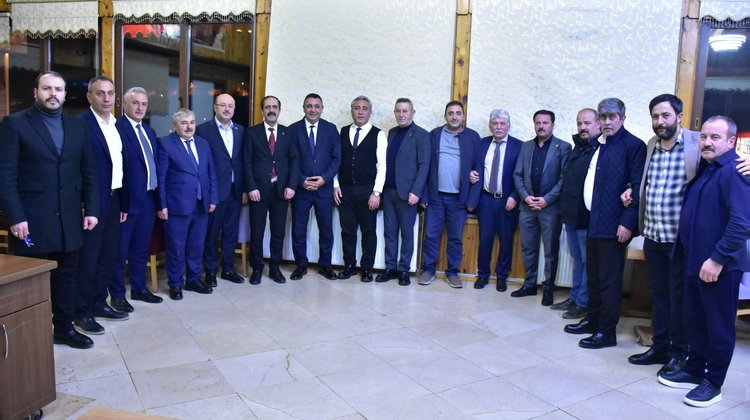 BAŞKANIMIZ, İL BAŞKANIMIZ VE İLÇE İLE BELDE BELEDİYE BAŞKANLARIMIZLA BİR ARAYA GELDİ
