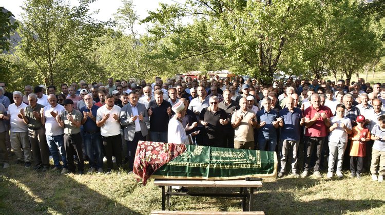 BAŞKANIMIZ, İLİMİZ GÜMÜŞKAYA KÖYÜ SAKİNLERİNDEN MENŞURE ÇİÇEK'İ EBEDİYETE UĞURLADI