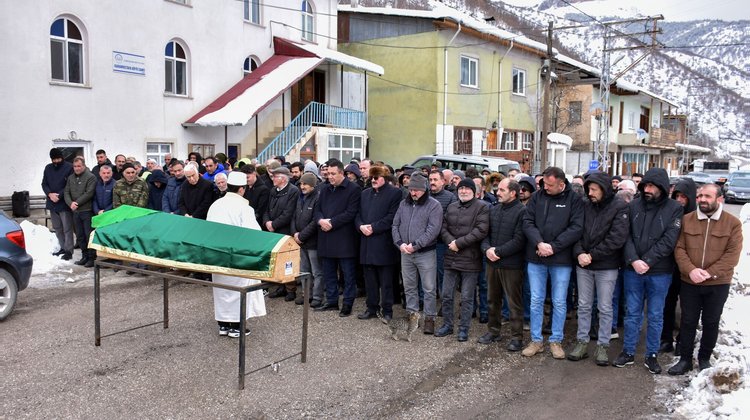 BAŞKANIMIZ, İLİMİZ KARAMUSTAFA KÖYÜ SAKİNLERİNDEN ZENNURE ÖZTÜRK’Ü EBEDİYETE UĞURLADI