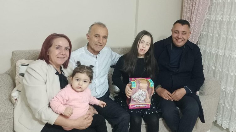 BAŞKANIMIZ, İLİMİZİN SAKİNLERİNİ KAPI KAPI ZİYARET EDİP, HANELERİNE MİSAFİR OLMAYA DEVAM EDİYOR