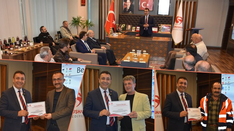 BAŞKANIMIZ, KAR YAĞIŞI SÜRECİNDE GÖREV YAPAN PERSONELİMİZE TEŞEKKÜR BELGELERİNİ TAKDİM ETTİ