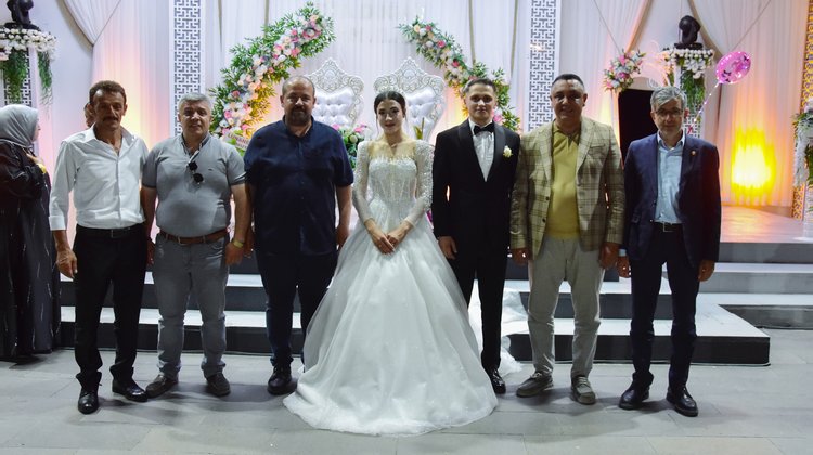 BAŞKANIMIZ, KÜBRA ESKİHELLAÇ VE FURKAN ŞİMŞEK’İN DÜĞÜN MERASİMLERİNE KATILDI