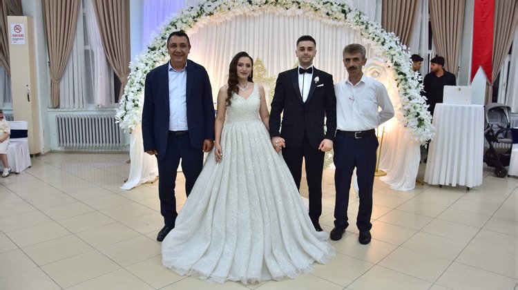 BAŞKANIMIZ, KÜBRA TASLAK VE SAMET AYDIN KARDEŞLERİMİZİN DÜĞÜN MERASİMLERİNE KATILDI