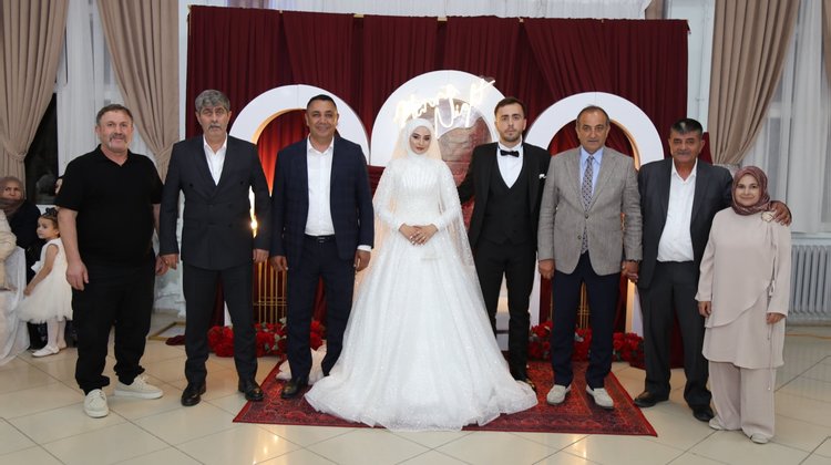 BAŞKANIMIZ, MELİSA KUTAY VE CANER SÜLEYMAN’IN DÜĞÜN TÖRENİNE KATILDI