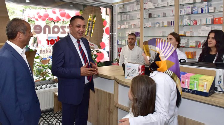 BAŞKANIMIZ, ŞEKER ECZANESİ'NİN AÇILIŞ TÖRENİNE KATILDI.