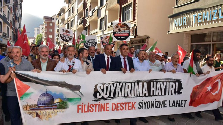 BAŞKANIMIZ, SOYKIRIMA HAYIR, FİLİSTİN'E DESTEK YÜRÜYÜŞÜNE KATILDI