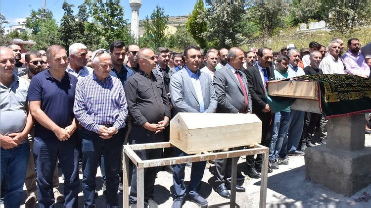 BAŞKANIMIZ, SÜLEMAYMAN ÖZER VE AMİNE AKSU’NUN CENAZE TÖRENLERİNE KATILDI