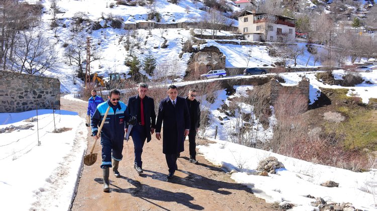 BAŞKANIMIZ, SÜLEYMANİYE MAHALLESİ'NDE MEYDANA GELEN SU ARIZASINI İNCELEDİ