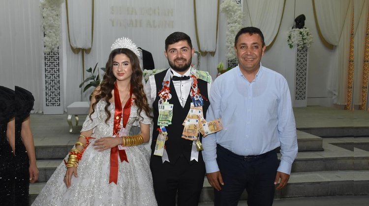 BAŞKANIMIZ, TANSU ÇAY VE BUĞRA ŞAHİNÖZ ÇİFTİMİZİN DÜĞÜN TÖRENİNE KATILDI