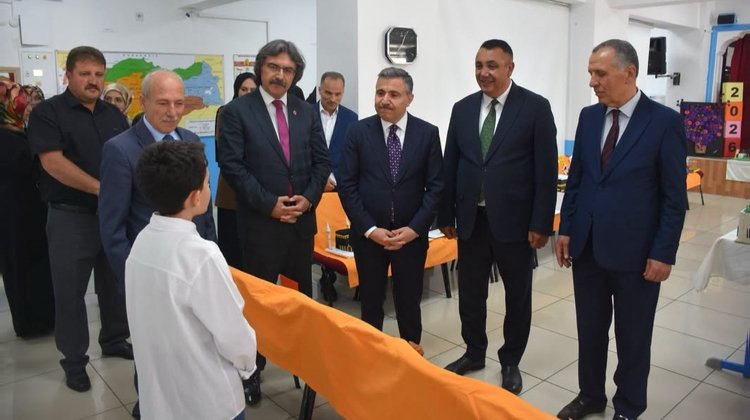 BAŞKANIMIZ, YUSUF ÇİFTÇİOĞLU İLKOKULUNDA DÜZENLENEN KARNE DAĞITIM TÖRENİNE KATILDI