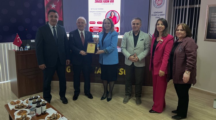 BAŞKANIMIZ, ZİRVEDE KADIN VAR PROGRAMINA KATILDI