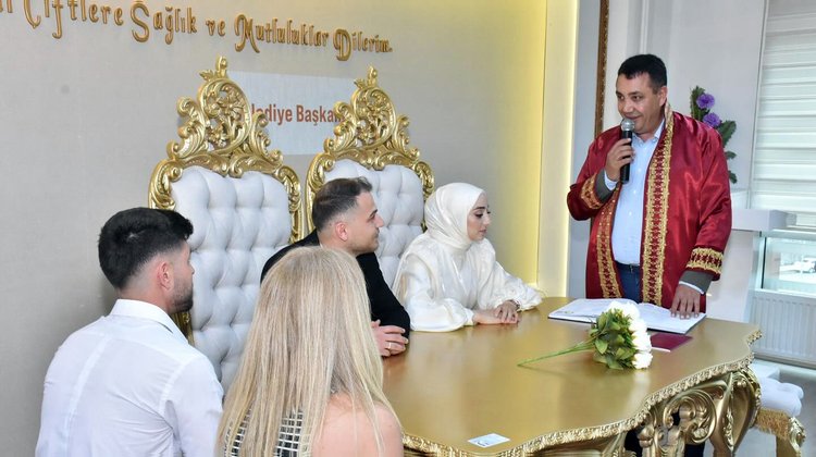 BAŞKANIMIZ ZUHAL ASLAN VE İLKAY ALKAN ÇİFTİNİN NİKAHINI KIYDI