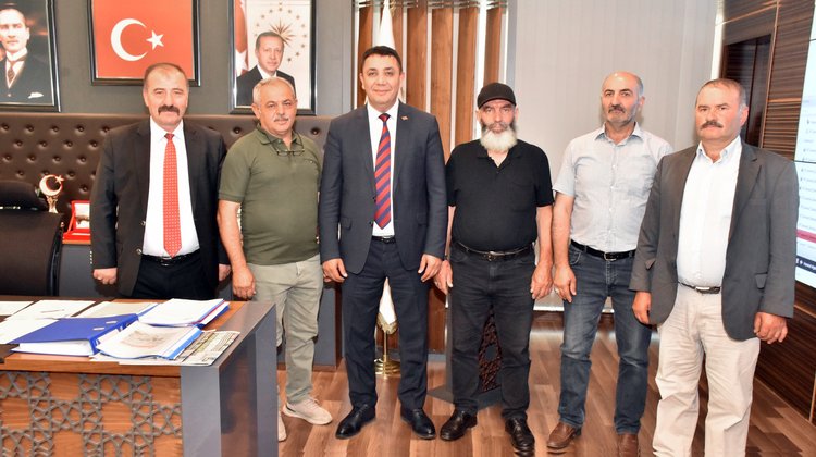 BAŞKANIMIZA, ZİRAAT ODASI BAŞKANI ADEM OKUR VE BERABERİNDEKİ HEYETTEN ZİYARET