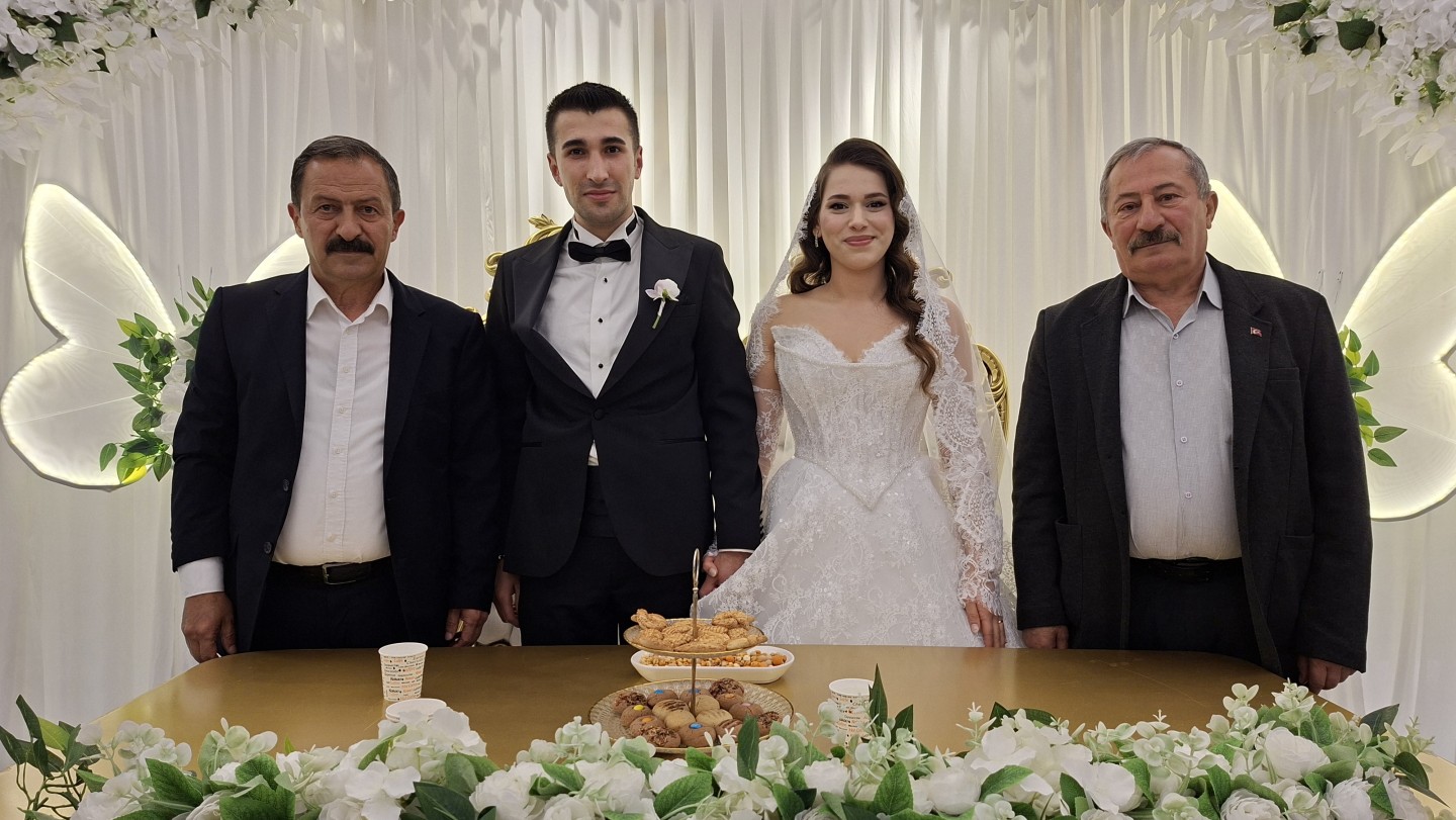 BELEDİYE BAŞKAN VEKİLİMİZ ABDULLAH ÇİMEN EMİRHAN DURDU İLE SEDANUR SEL’İN DÜĞÜN TÖRENİNE KATILDI