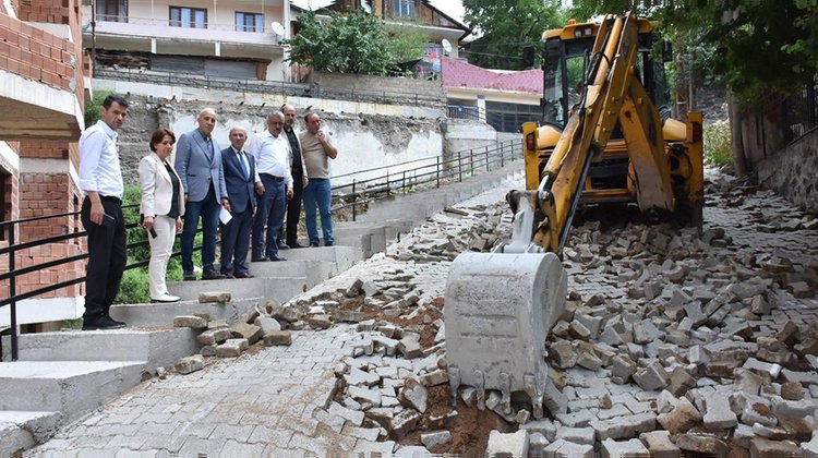 BELEDİYE BAŞKAN VEKİLİMİZ MUSTAFA KÖPRÜLÜ, ERCAN SOYDAŞ SOKAKTA İNCELEMELERDE BULUNDU