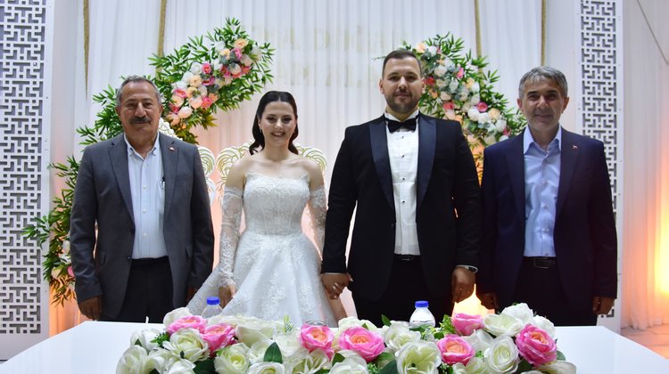 BELEDİYE BAŞKAN VEKİLİMİZ ÖMER COŞKUN CANSEL KURT VE EREN KELEŞ’İN DÜĞÜNÜNE KATILDI