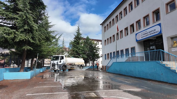 BELEDİYEMİZDEN EĞİTİM YILI ÖNCESİ TEMİZLİK VE HİJYEN ÇALIŞMASI