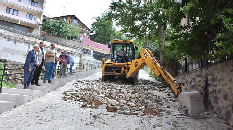 SU VE KANALİZASYON VE PARK VE BAHÇELER MÜDÜRLÜĞÜMÜZ, HUMMALI BİR ŞEKİLDE ÇALIŞMALARINI YÜRÜTÜYOR