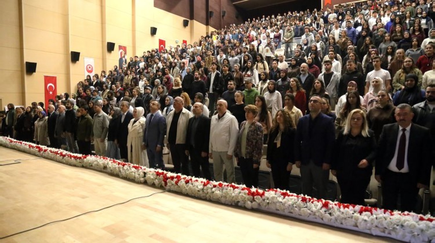 ÜNİVERSİTESİTEMİZDEN YENİ ÖĞRENCİLERE UYUM ETKİNLİĞİ